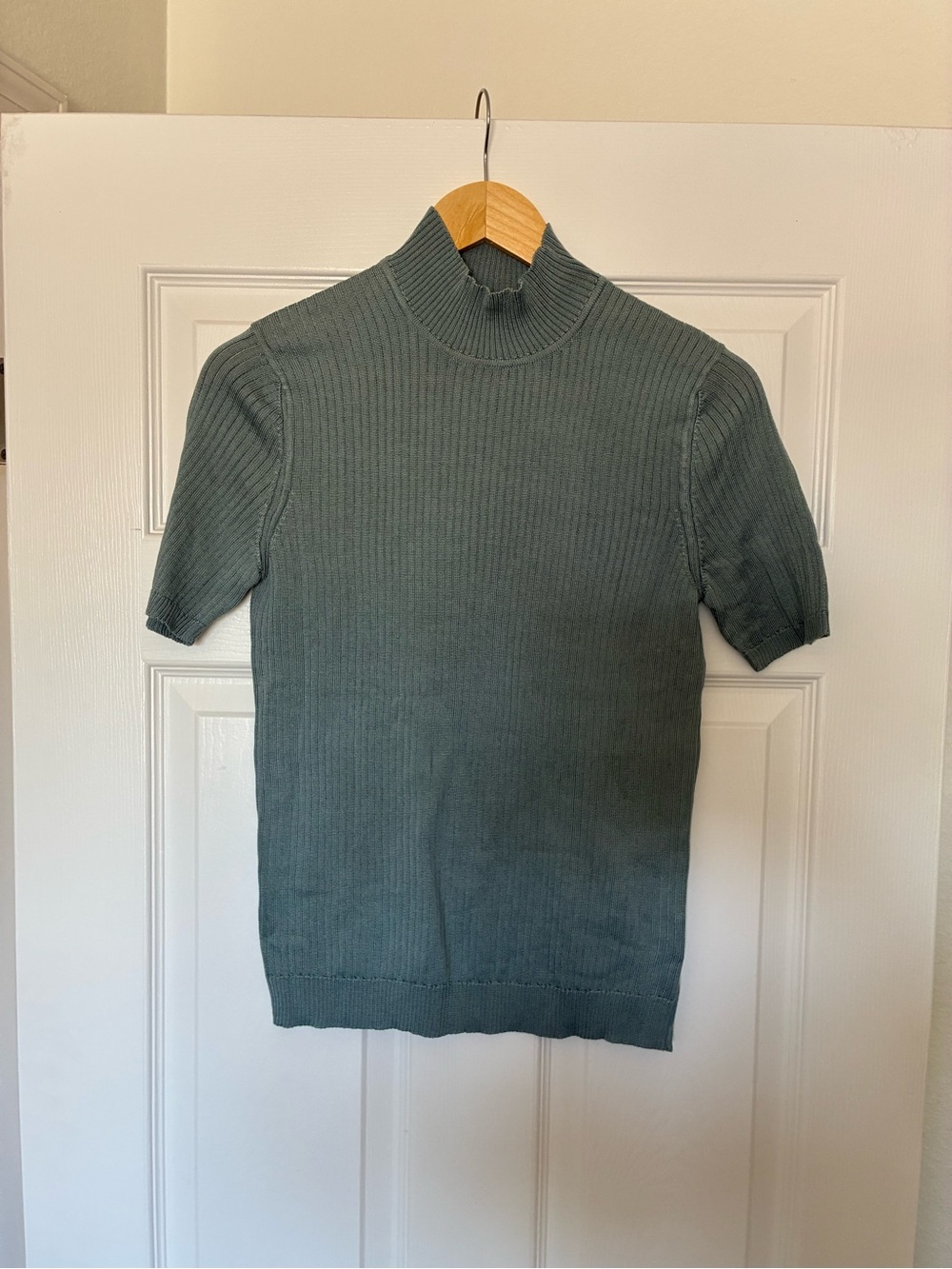 Une heures short sleeve mock neck